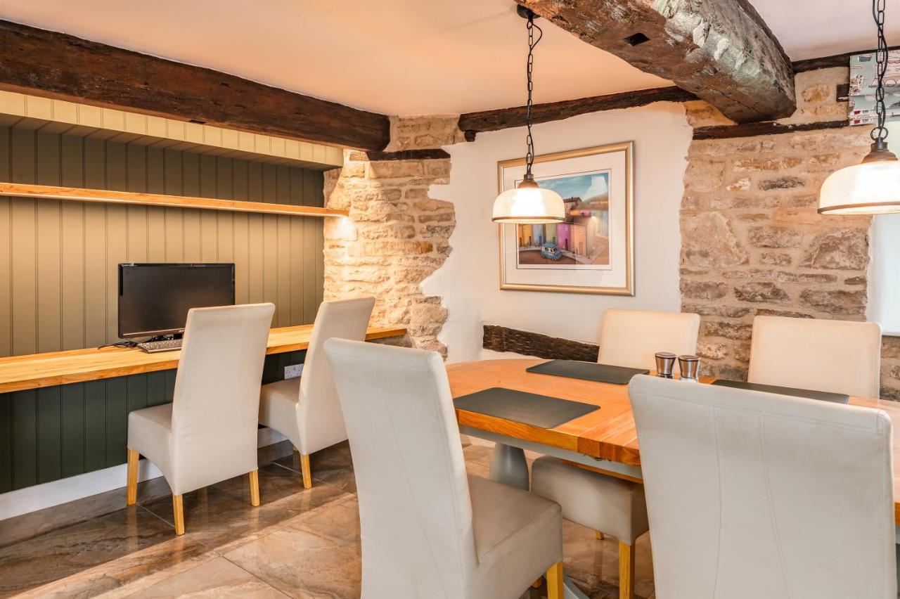 Stylish Central 6 Bedroom Converted Granary สแตมฟอร์ด ภายนอก รูปภาพ