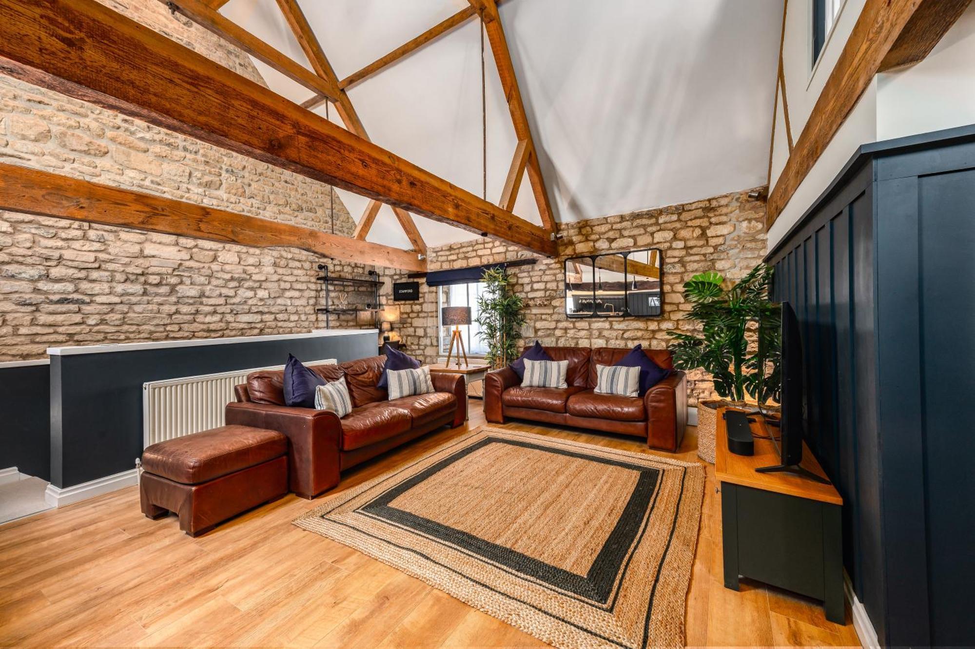 Stylish Central 6 Bedroom Converted Granary สแตมฟอร์ด ภายนอก รูปภาพ